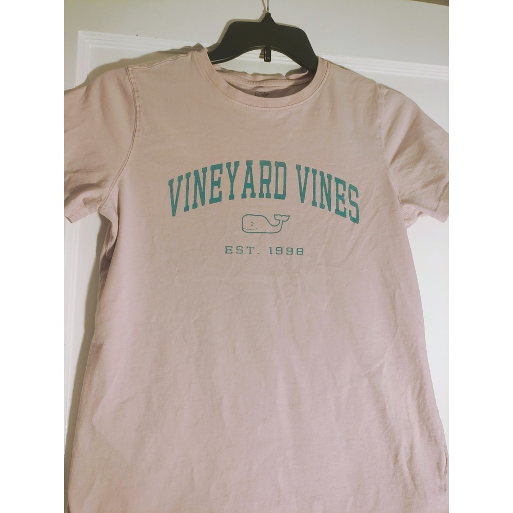Vineyard Vines Women's M Pink Graphic T Shirt Whale Logo Preppy Coastal Cotton